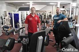 Mit test und buchungen und maske bis zum gerät. Geschlossene Fitnessstudios Wie Betreiber Mit Dem Coronavirus Umgehen Onetz