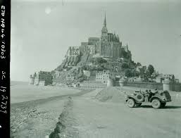 Us Troops In Front Of Le Mont Saint Michel In Normandy August 24th 1944 C Wwii Archives D Day Normandy Wwii Normandy