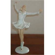 She is wearing gold slippers and her arm is adorned with gold bangles. Skater Figurine Schaubach Kunst 965745