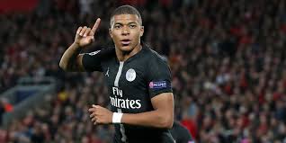 Well recognized as miss france 2017, alicia aylies skyrocketed to fame after she was spotted cheering for france at the 2018 world cup in russia. Kylian Mbappe En Couple Ou Celibataire Il Repond Cosmopolitan Fr
