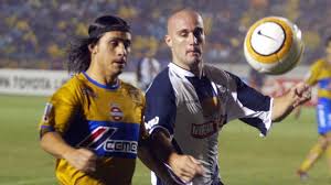 Gaitan, in response to the massacre of dozens of his supporters called a march for peace in bogota, weeks before he was assassinated, a march which saw many thousands gather in the main square. Conoce La Historia Del Dorsal Que Retiraron Los Tigres