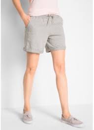 Découvrez de nombreux bermudas et shorts pour femme de grande taille sur castaluna avec des vêtements allant jusqu'à la taille 62 et des tailles élastiquées ou réglables pour garder un certain confort. Shorts Bermudas Pour Femme En Ligne Bonprix