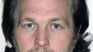 Insane killer escapes