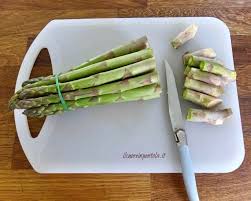 300 g di asparagi 500 g di acqua per la salsa al formaggio. Asparagi Al Vapore Pulitura E Tempi Di Cottura Passo Passo