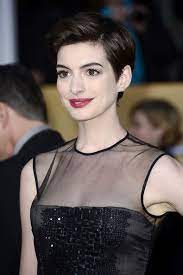 More Pics Of Anne Hathaway Pixie Short Hair Styles Anne Hathaway Short Hair Hair Looks