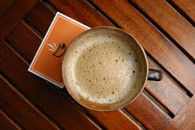 This is nowhere near what a regular coffee drinker might consume in one day (there is somewhere between 95 and 165 milligrams of caffeine in a regular 8 oz cup of coffee), but it is clear that decaffeinated. Low Caffeine Coffee Wikipedia