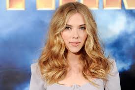 A reclamação da comunidade trans não é que scarlett johansson estaria ridicularizando os trans, e sim de que ela estaria roubando seus empregos. Alvo De Criticas Scalett Johansson Abandona Papel De Homem Trans