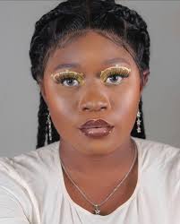 Matte or glossy, our KissKiss lipstick in colour 'Aida' will always stand  out. @bolarin0luwayemisi rocks it so well😍 #taratribe we are just a DM  away😁 #houseoftara #taratribe #brownlipstick #explorepage #ichoosebeauty  #beautyornothing