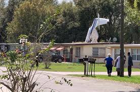 I heard the plane engines popping, about three times, 'bang, bang, bang,' and then it went right by me, witness david devine said as cited by abc 10 local authorities said that two people were killed in the crash but their identities have yet to be officially released. Unbelievable Scene As Plane Crashes Into Florida Home Killing Flight Instructor