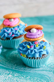 Throw an awesome beach themed party with some of these fun food, decorating, and activity ideas. Beachy Clam Shell Cupcakes