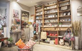 Notre magazine de décoration en ligne vous invite à visiter des intérieurs de maisons agencés et décorés par des passionnés. La Boutique Decoration D Interieur Et Meubles Vintage Visite Deco