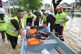 Hujan lebat yang berterusan sejak tengahari tadi menyebabkan beberapa kawasan di negeri ini sekali lagi dilanda banjir kilat. 19 Keluarga Dipindah 100 Kawasan Pulau Pinang Banjir Trending Now