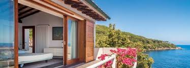 Basta utilizzare un po' di creatività e buon gusto, puntando magari sul riuso e sul riciclo. Arredare Una Casa Al Mare I Consigli Di Arienti Arreda L Eco Di Parma