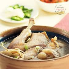 Hari ini saya menyediakan sup ayam mengikut apa yang disarankan di pek pembungkusan rempah sup adabi. Resep Sup Ayam Ginseng