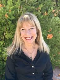 Dee Perry named woman of the year by Woman's Club of Laguna Beach