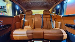 Many rolls owners are passionate art collectors, and rolls has actually managed to turn the phantom's dash into a gallery space: Alain Class Motors Rolls Royce Phantom