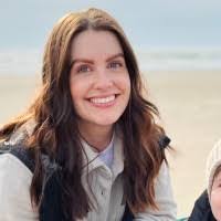 Lindsay Perry's Instagram, Twitter & Facebook