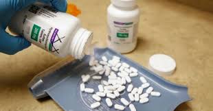 Ivermectin bekerja dengan cara mencegah cacing dewasa bereproduksi dan membunuh larva cacing. Sejarah Ivermectin Obat Antiparasit Paling Bagus Di Dunia Ternyata Diciptakan Orang Jepang Okezone Lifestyle