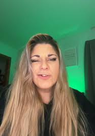 Liz Chambers (@queen_elizabeth1st)