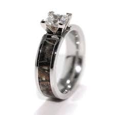 Pin By Hermine Rooker On Country Girl Camo Wedding Rings Camo Engagement Rings Camo Wedding Rings Sets