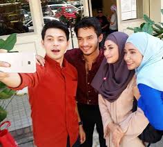 Pada awalnya hubungan mereka amat baik dan harmoni kerana alisha banyak membantu keluarga. Sinopsis Patah Sebelah Sayap Sayap Sayap Malaikat Kreasi Dedy Suardi Youtube Sinopsis Patah Sayap Tuhan Track Info Akutakut