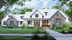 Plan 16916wg 3 Bedroom New American Farmhouse Plan With L Shaped Front Porch Landhauser Grundriss Bauernhaus Plane Und Amerikanische Hauser