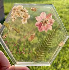Check spelling or type a new query. Hexagon Resin Coaster With Dried Flowers And Gold Flakes Etsy Dried Flowers Resin Flowers Diy Resin Art