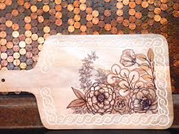 Vintage corelle corning ware wildflower 10x14 counter saver cutting board. Wood Cutting Board With Wood Stain Flowers Forget Him Knot