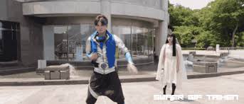 The aqua driver is a homage to the typhoon belt used by the double riders, only this uses water to transform rather than wind. Super Gif Taihen