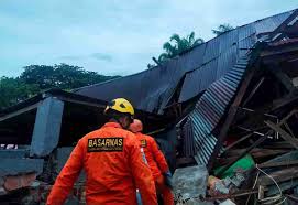 Indonesia se vio golpeada por un fuerte terremoto de magnitud 7,5 que sacudió el viernes 28 de septiembre, a la isla de célebes, tras el cual se produjo un. Uic7e2vf7hyjcm