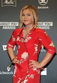 This is the place for good quality photos, gifs and videos of attractive fit women, including athletes, fitness models, dancers, figure and physique competitors, etc., who have natural breasts. Fitness Star Sophia Thiel Erklart Social Media Ruckzug Nw De