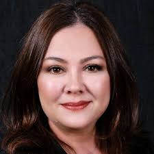 Tracy Riehl's Instagram, Twitter & Facebook