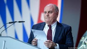 Besonders heftig kritisiert der ehrenpräsident des fc bayern den zurückgetretenen toni kroos. Opinion Uli Hoeness Is No Longer Fit For Bayern Munich Sports German Football And Major International Sports News Dw 28 12 2018