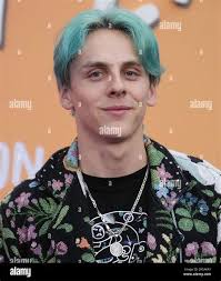 Search Profiles from All Social Networks