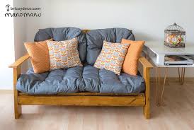 Costruire un divano con i pallet è un modo originale per dare un tocco in più agli. Divano Con Bancali Per Il Salotto Passo Dopo Passo Mani All Opera