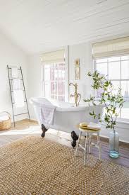 While a clawfoot tub was once considered a luxury item, nowadays they have become less of a hot commodity. 30 Best Clawfoot Tub Ideas For Your Bathroom Decorating With Clawfoot Faucets And Showers