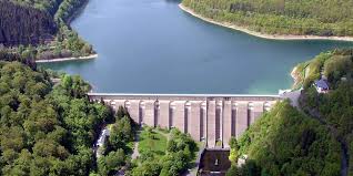 Der hinter der talsperre liegende rurstausee zählt aufgrund seines wasservolumens zu einem der größten stauseen in deutschland. Nach Starken Regenfallen Wasserverband Eifel Rur Lasst Wasser Aus Talsperren Kolnische Rundschau