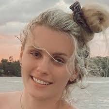 Anna Moran's Instagram, Twitter & Facebook