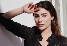 Η πρώτη τηλεοπτική εμφάνιση μαζί με την χρύσα μιχαλοπούλου. Sef Sigmalive Magazine