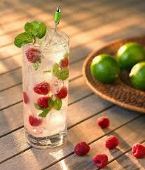 5 Poolside Appropriate Mocktails College Lifestyles Recettes De Boissons Mojito Framboise Boisson Rafraichissante