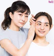 石井式 肌アイロン で毎朝シワ たるみをリセット 全行程を徹底伝授 遠藤友子 ビューティニュース voce ヴォーチェ 美容雑誌 voce 公式サイト シワ たるみ 肌 美容