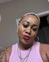 Loretta James's Instagram, Twitter & Facebook