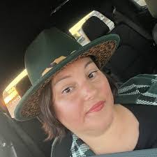 Carrie Owen's Instagram, Twitter & Facebook