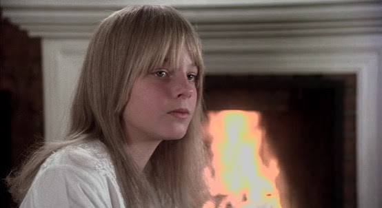 THE LITTLE GIRL WHO LIVES DOWN THE LANE Jodie Foster! Martin Sheen! Review  - MOVIES & MANIA