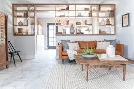 Designed with a top shelf for extra space, this surge protector with 6 outlets and dual usb ports simultaneously charges up to 8 devices. What Is A Pony Wall Joanna Gaines Brings Back The Pony Wall Trend On Fixer Upper