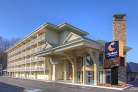 Historic and cultural attractions nearby include the lawrence gallery sheridan, linfield college, the evergreen aviation museum, evergreen wings & waves water park and the gallery theaters. Comfort Inn Suites At Dollywood Lane Pigeon Forge Hotel