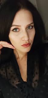 Jennifer Luft's Instagram, Twitter & Facebook