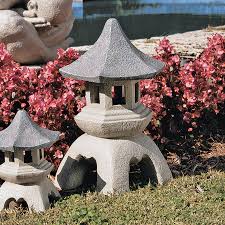 Design Toscano Large Pagoda Lantern Sculpture From Hayneedle Com Pagoda Garden Pagoda Lanterns Lanterns Decor