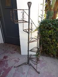 Wrought Iron Spiral Plant Staircase Stand Vas Tanaman Dekorasi Rumah