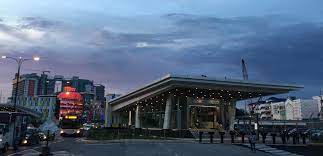 The maluri mrt station is an underground mrt station located on the eastern fringe of kuala lumpur near and named after taman maluri, a residential housing estate. Maluri Station Wikipedia